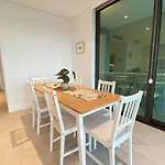 Kozyguru Rhodes Modern 2Bed Apt Parking& Views