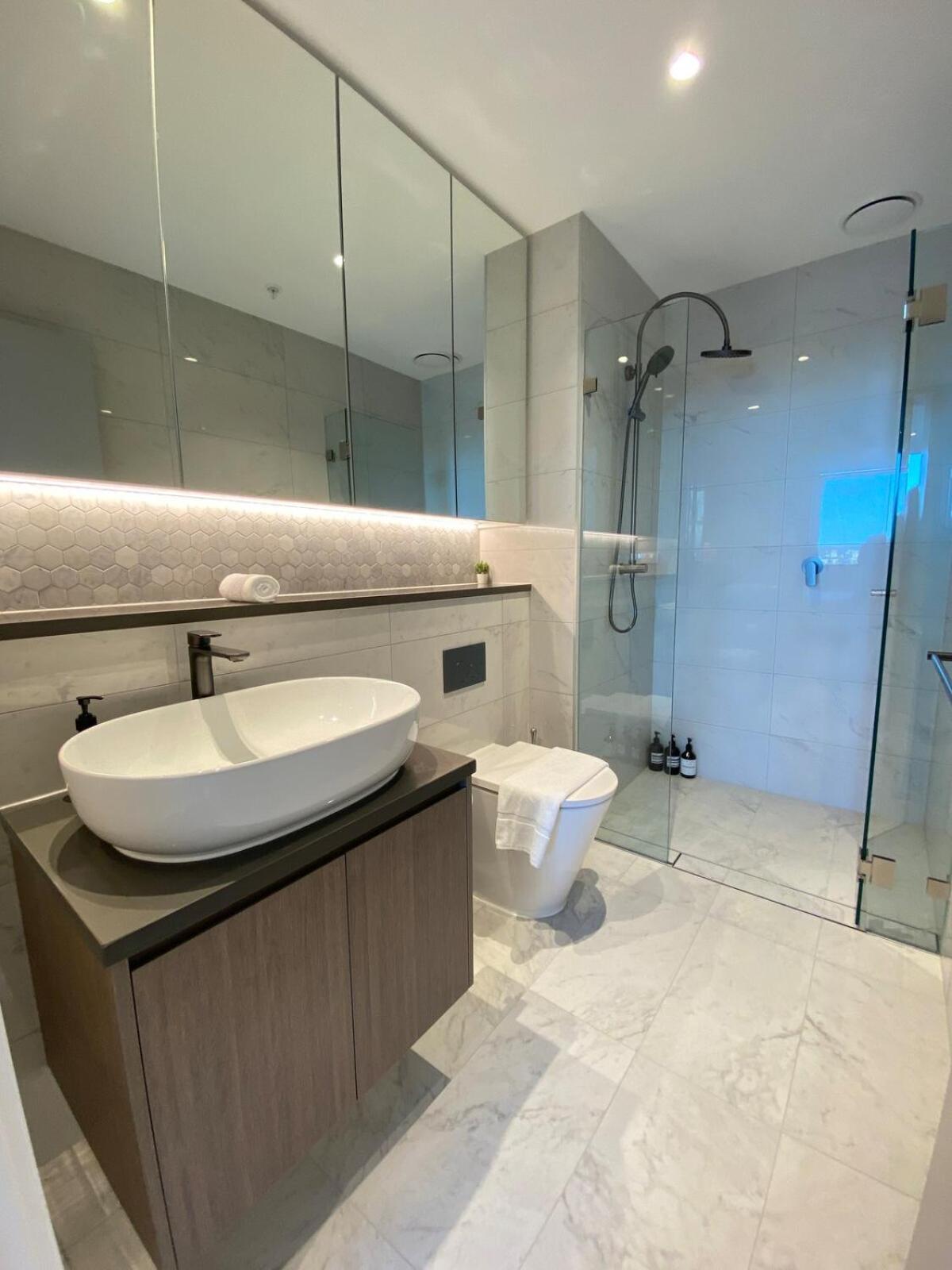 Apartment Kozyguru Rhodes Modern 2bed Parking& Views Sydney